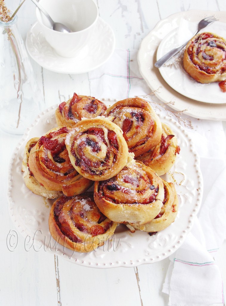 Roasted Fruit Rolls/dessert with summer fruit