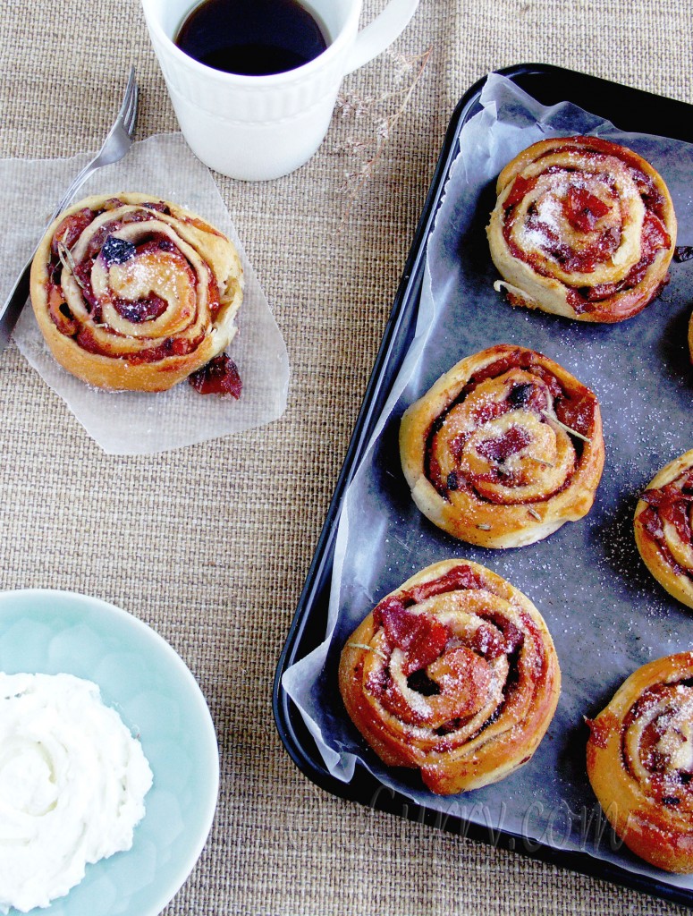 Roasted Fruit Rolls/hot rolls