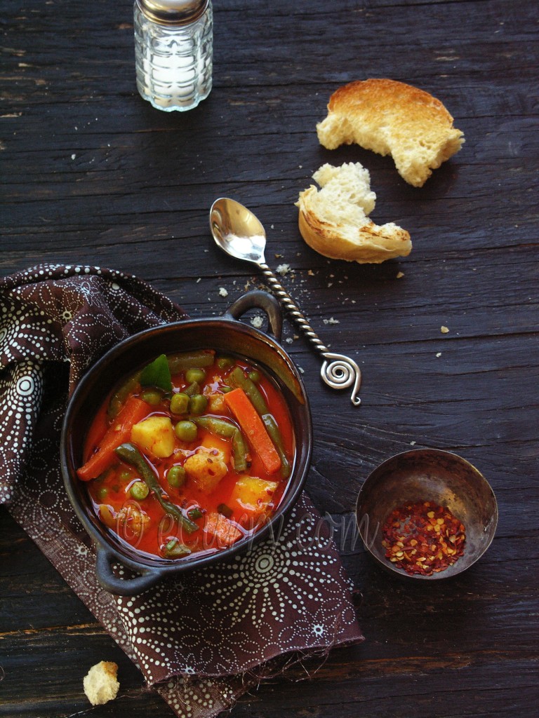 vegetable  and paneer stew in coconut milk 