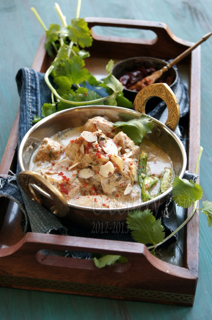 murgh badami: curried chicken in almond sauce