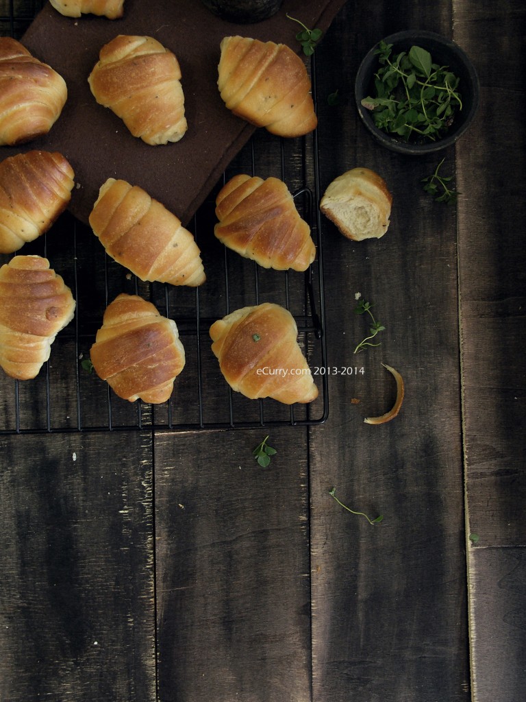 Garlic-Herb-Crescent-Rolls-10.jpg