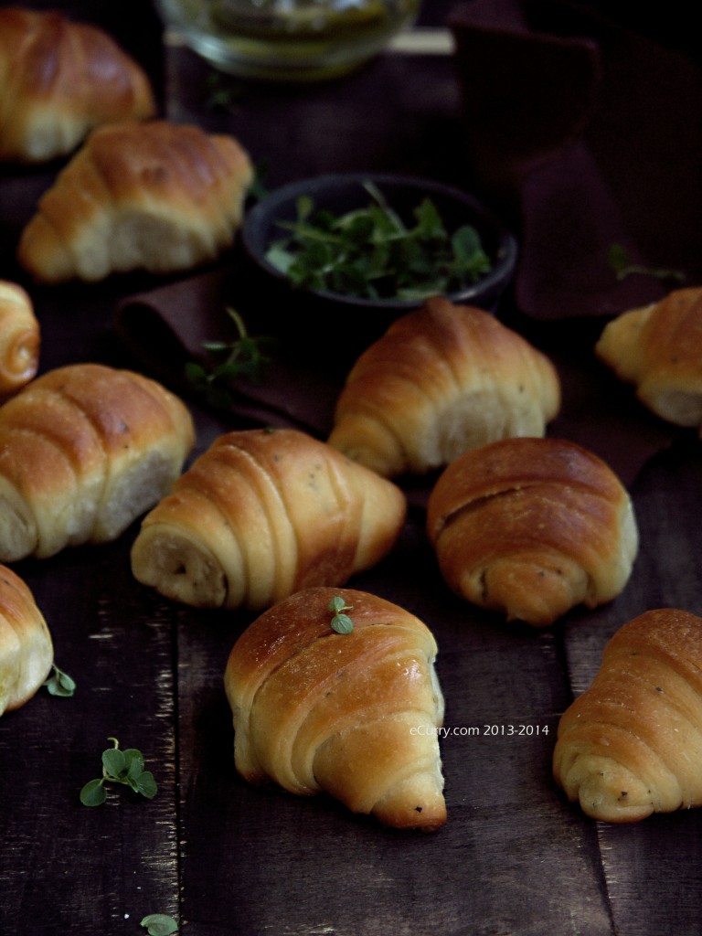 Garlic-Herb-Crescent-Rolls-12.jpg