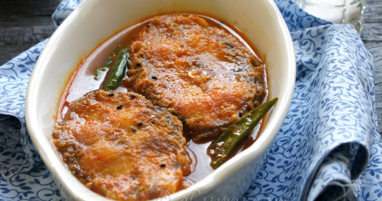 Kalo Jeere Diye Maach: Fish Curry in Nigella Flavored Spicy Sauce