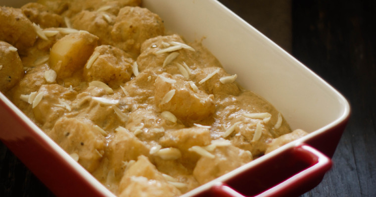 Safed Aloo: Potatoes cooked in White Sauce